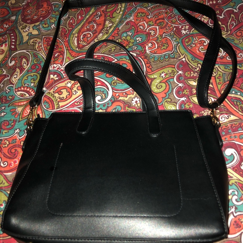 Black shoulder handbag